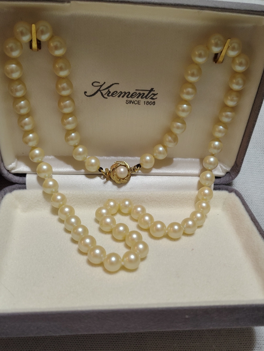Vintage Krementz Pearl Strand 22"  And Box